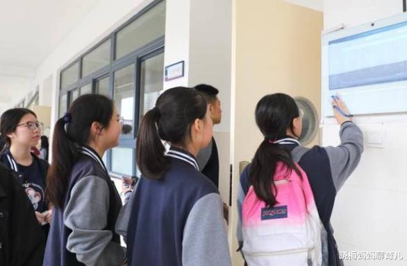 中考|800名高一新生遭清退，无学可上惹争议，家长：孩子未来谁负责