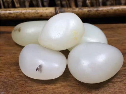 雕刻|“大开门”的和田玉籽料是什么样的？开不开门真的很重要吗？