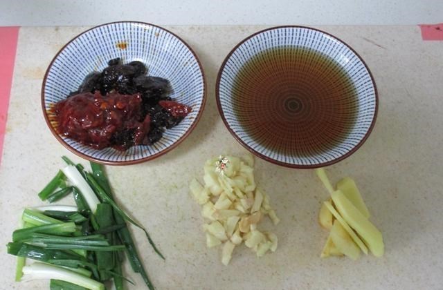「土豆」土豆和它是绝配，蒸一蒸，鲜美又下饭，连汤汁都不浪费