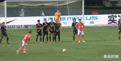 埃尔克森|31岁国足王牌在恒大沦为替补，2方面不如韦世豪，名记：日渐平庸！