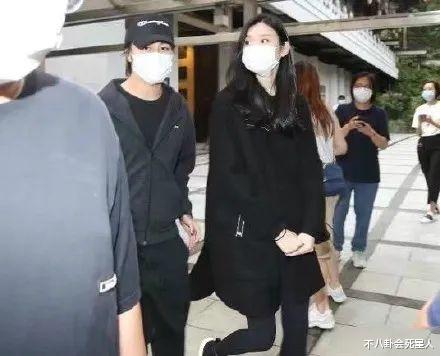 奚梦瑶|奚梦瑶怀二胎？四太陪她产检未见何猷君，曾被要求生6个