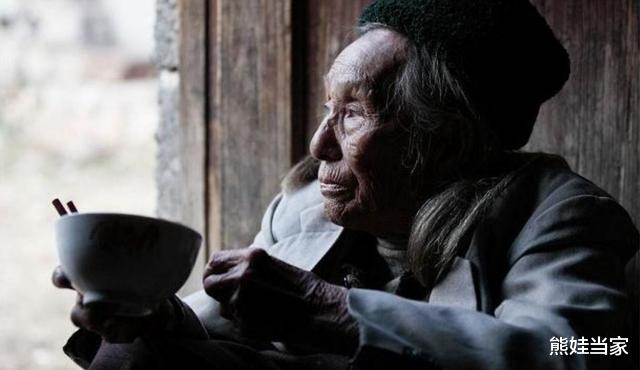 『』家有一儿一女,两套房,你会给女儿一套?多数人回答很意外