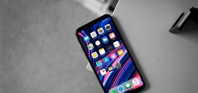 iPhone SE|iPhoneSE3概念图：额头与下巴黑边太宽，不到4千的价格可以考虑