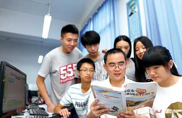 |高考成绩压线1分,一定要报本科吗?家长:民办大学20万学费