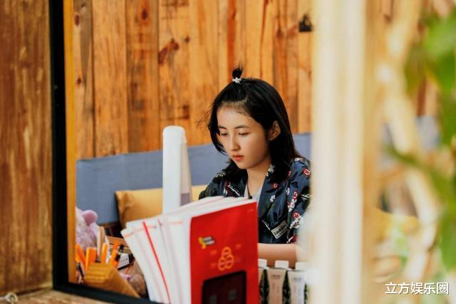 |张子枫立flag被打脸!高考391分或错失北电,何洛洛今年没考上?