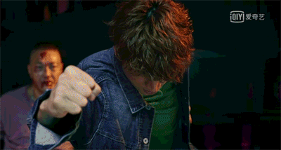 「最燃的拳头」最燃的拳头打开网络电影一片新天地！