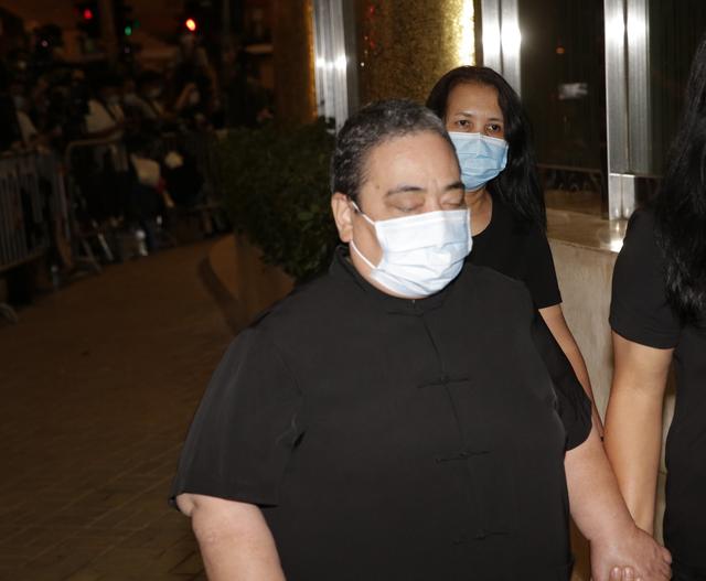 赌王|赌王葬礼子女们全累垮，离场时个个双眼无神，画面曝光不忍目睹