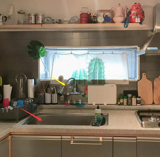 []等新房到手，我就让师傅用不锈钢包窗套，上档次，一般人都没见过