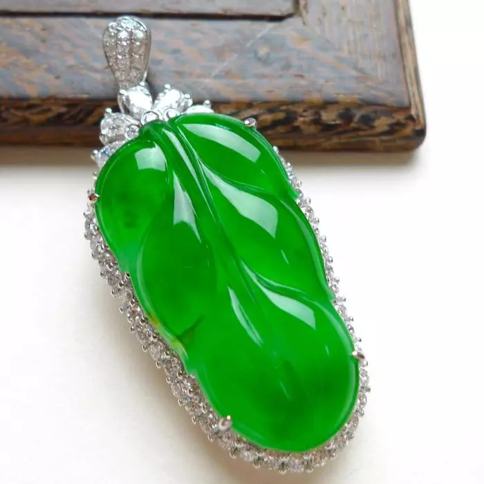 翡翠:不负众望的木那场口翡翠原石,切出阳绿牌子羡煞旁人!