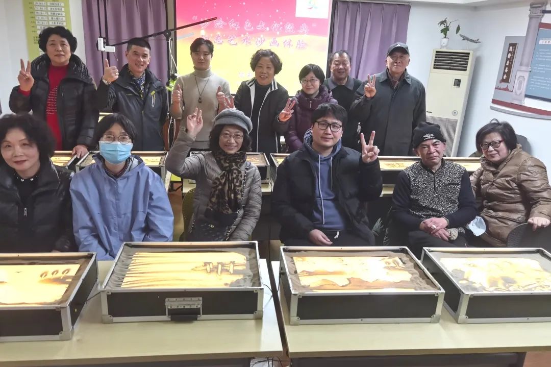 上海徐汇 居民好评不断，红色沙画活学“四史”！