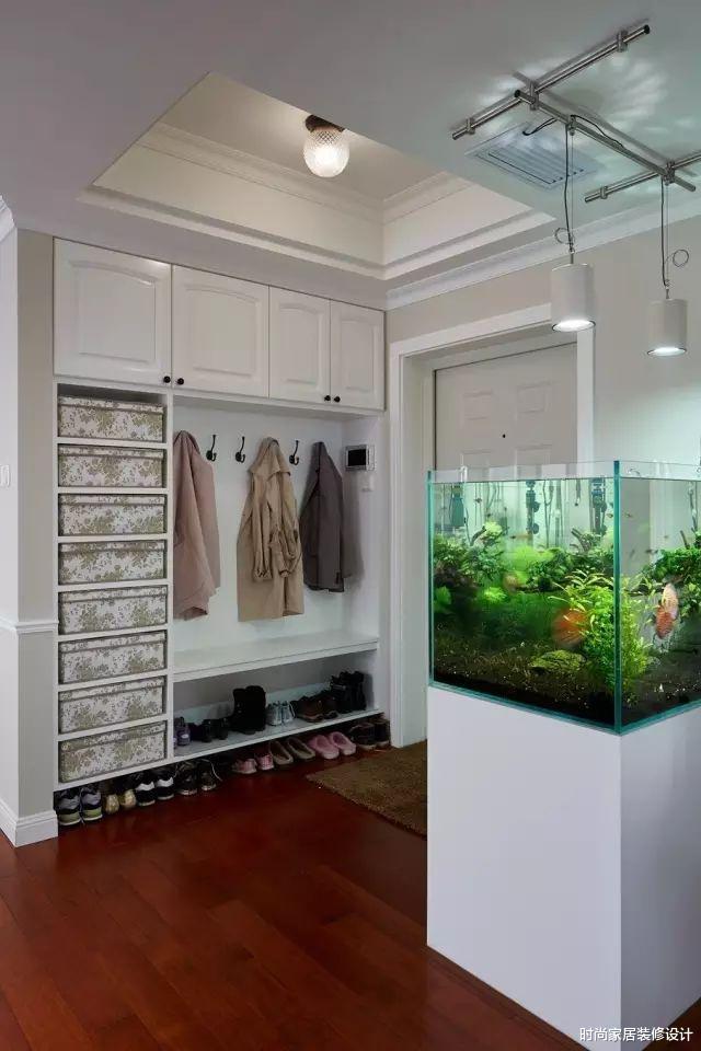 「」朋友的新房装修非常漂亮，一个多功能鞋柜，一个柜子能顶别人三个