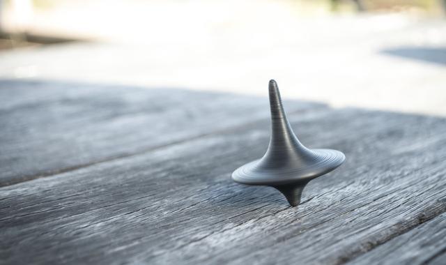 [月球]地球突然停止转动一秒钟，人类将遭遇什么灾难？