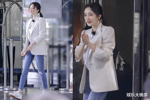 『杨幂』复工的杨幂好少女，双马尾白西装清爽可人，波浪卷小黄衫温柔明媚