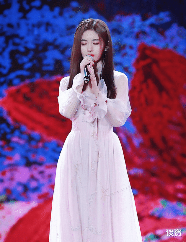 鞠婧祎|从美貌出圈到频繁翻车，老跟完美人设较劲的鞠婧祎，黑红真不是红