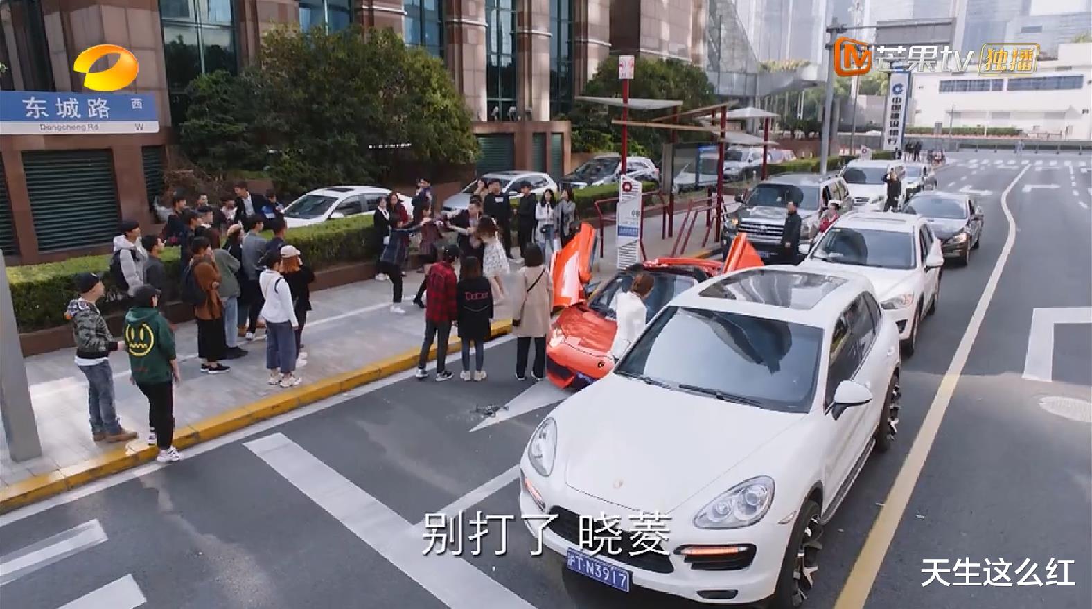 亲爱的自己|女主去男厕谈生意，刘诗诗朱一龙新剧，尬的究竟是演技还是剧情？