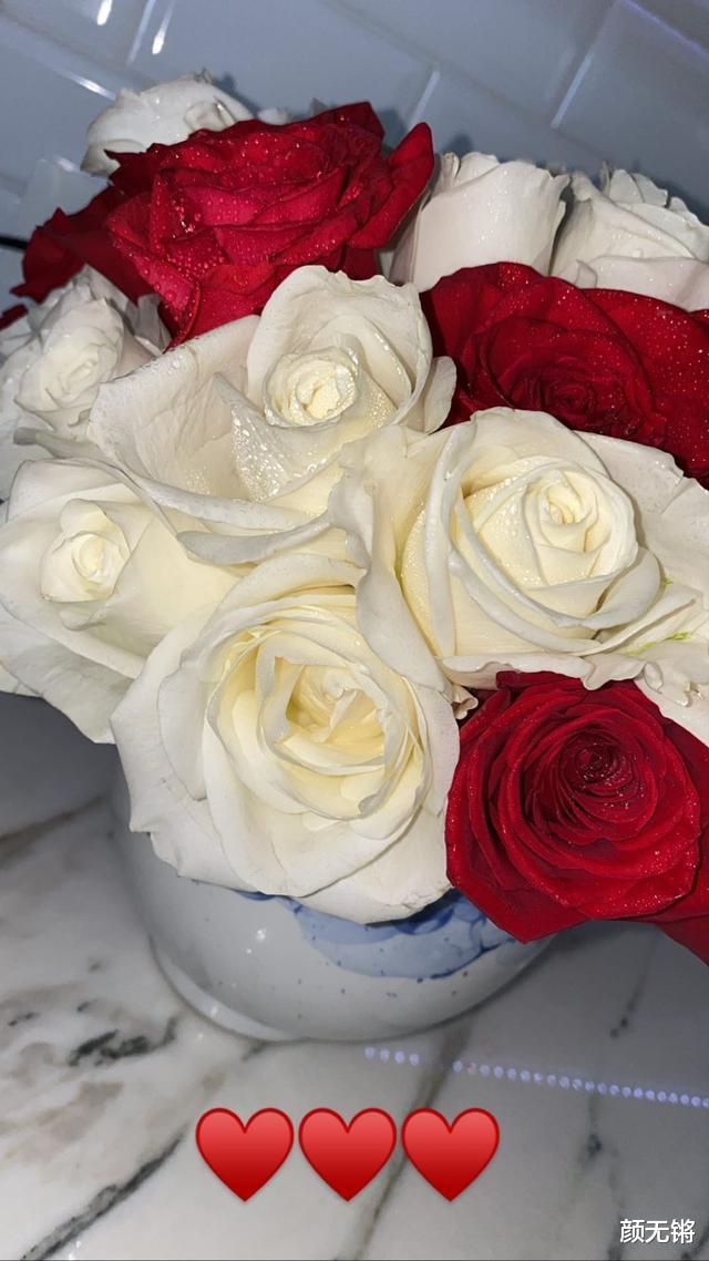 停摆|快船大将钓鱼哄女友两不误 送花表爱意!肉弹身材停摆期成为焦点