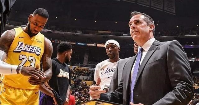 湖人队|湖人双喜临门！施罗德改打辅助收获奇效，沃格尔调整战术收买人心