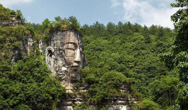 乐山大佛|贵州深山里，一尊自然形成的山体大佛被发现，比乐山大佛还高4米