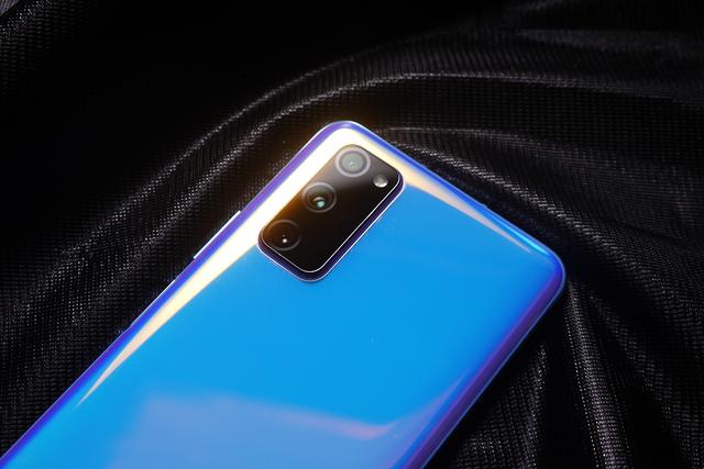 华为荣耀@华为虽好但别乱选!这三款都是内行人的钟爱,买到就是赚到