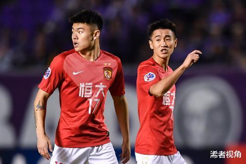 中超|下午16点! 中超传来坏消息: 夺冠大热门惨遭双重打击, 冲击亚冠悬了
