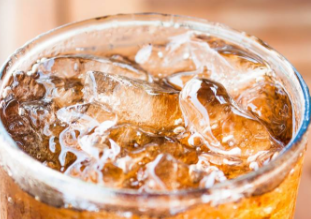 |肯德基和麦当劳的冰块居然是全透明的？店家：其实很简单