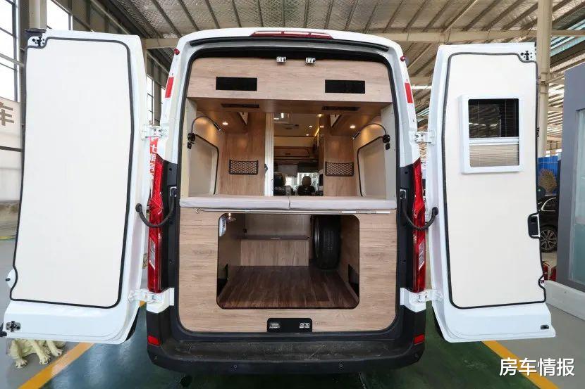 房车:这款V90房车性价比超高!加长轴后双胎2.0T发动机,售价不到23万