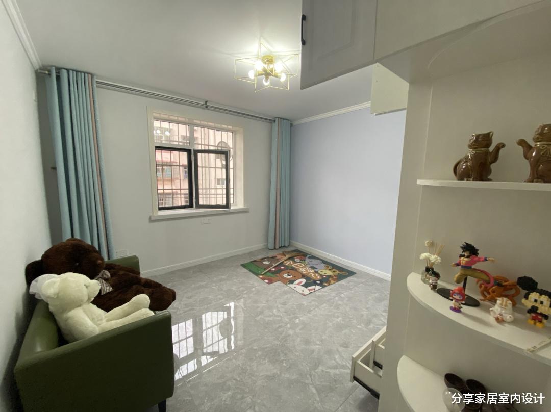 |越来越流行无吊顶，不做电视墙的装修，省钱简约不复杂，特别耐看