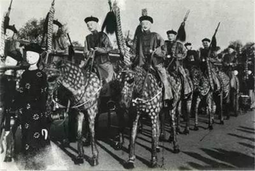 慈禧太后|111年前,在慈禧葬礼上拍下一群“僵尸”的3个人,后来却悲剧了