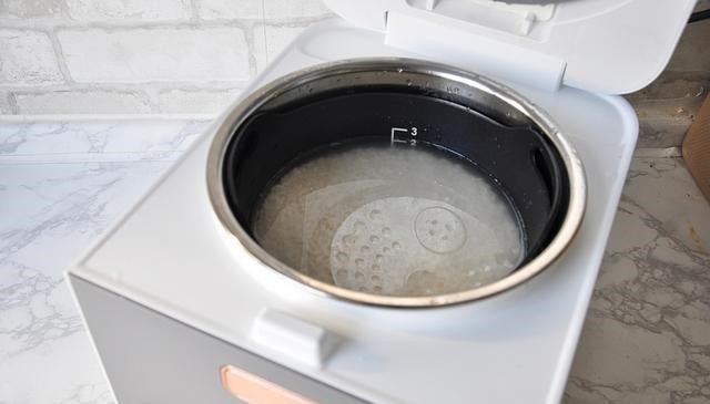 油泼面：五十岁的阿姨每周都要做一罐的甜酒酿，不用泡米不用蒸，简单省事