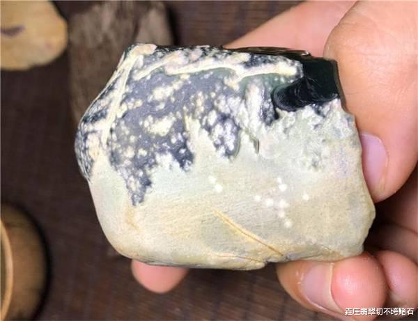 『翡翠』什么是赌石的“砂细肉细”？翡翠原石皮肉之间到底有何微妙关系？