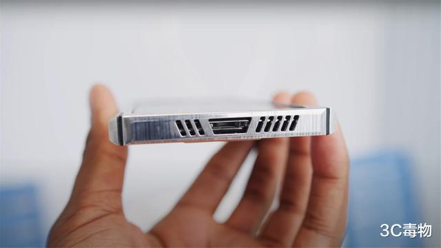 『iphone11』价值5万的iPhone11Pro开箱,钛合金机身外形像特斯拉皮卡