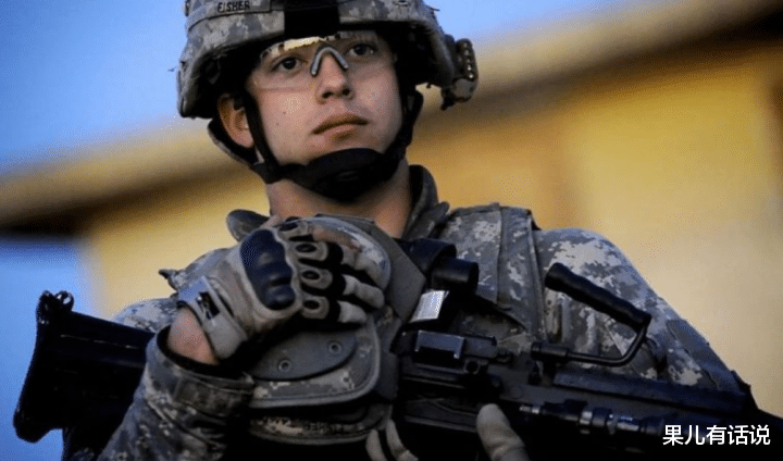 「美国」两名中国籍士兵被开除白为美国服两年兵役!这下美国梦破碎了!