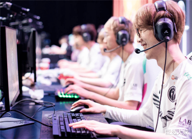 theshy|theshy谈到阿水和uzi，不小心说出他的心里话，观众：误会解除