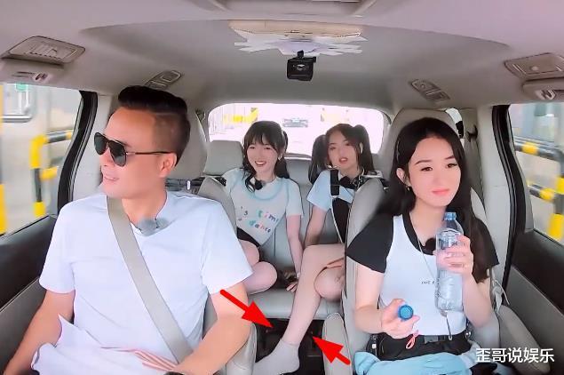 赵丽颖|杨超越李浩菲坐车脱鞋引热议，谁注意赵丽颖坐姿？细节暴露人品