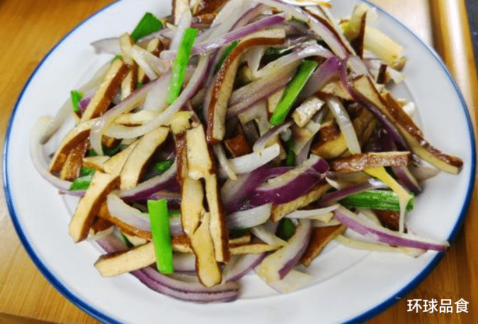 洋葱|洋葱和它是绝配，每天炒一盘，简单易学，补钙质，比猪肉还好吃