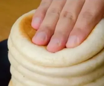 【面包】孩子爱吃的发面饼怎样做才营养？教您新做法，比蛋糕弹，比面包软