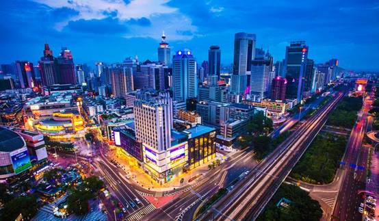 长沙|英国姑娘到中国长沙旅游，游玩三天后懵了：你管这个叫桥梁？