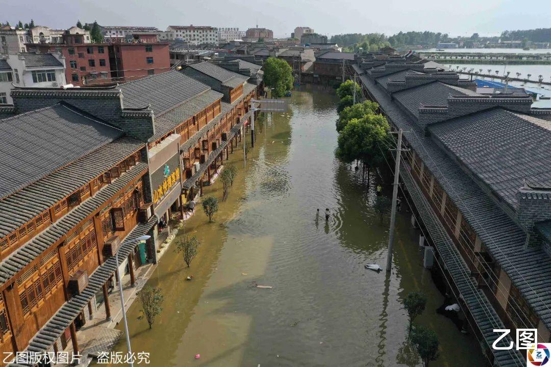 乙图|航拍巢湖1700年古庙，被洪水围困成孤岛，仍巍然屹立