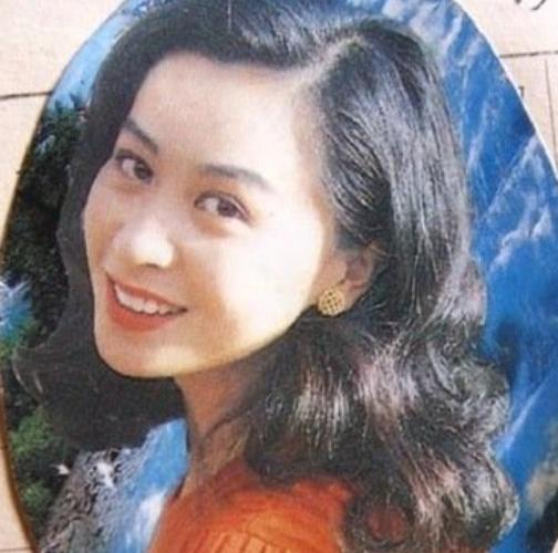 刘嘉玲|刘嘉玲晨跑被拍，慌忙躲避镜头，素颜的她和普通老太太一样