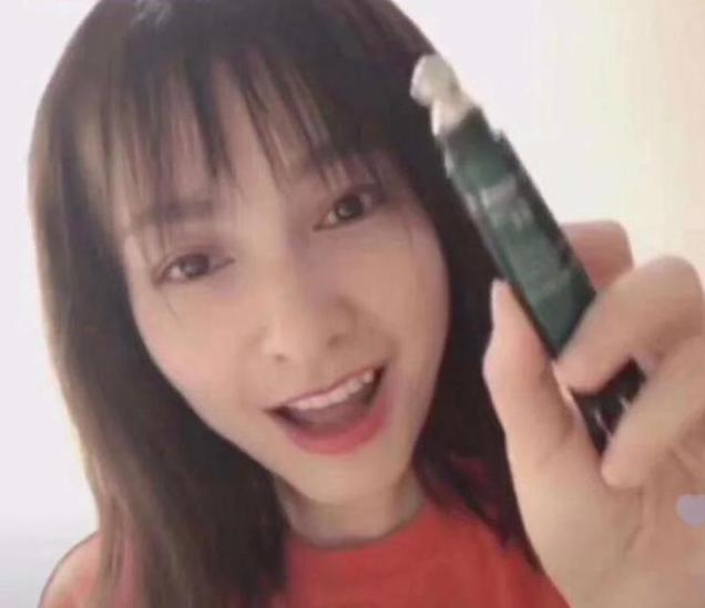 护肤品 女生不管多大年纪：这种护肤品要舍得用，能比同龄人更显年轻