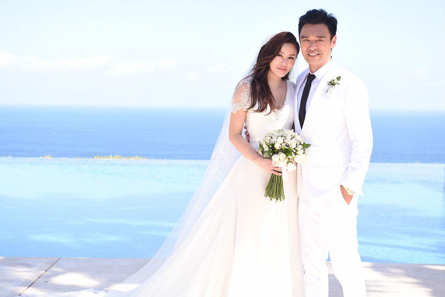 谭咏麟@谭咏麟好友生意破产欠债2亿，如今60多演唱会座无虚席