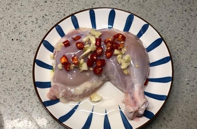 金针菇|减脂期间我最爱吃这菜，无油低脂，简单一蒸就出锅，好吃零负担