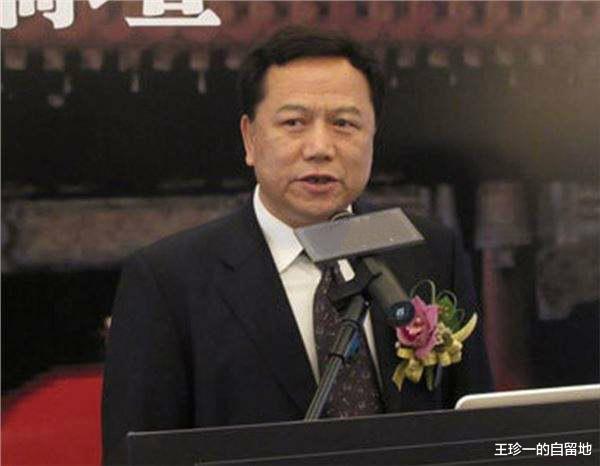 「王烁」爸爸是百亿富豪，后妈是王艳，女朋友是周迅，王烁为何入狱了？