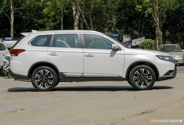 「三菱欧蓝德」合资7座SUV中“白菜价”！每公里0.35元，30万公里不大修，13W