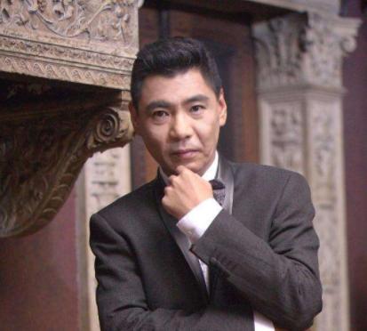 屠洪刚■宁愿与丈夫离婚，也要嫁给小10岁屠洪刚的方舒，如今怎么样了？