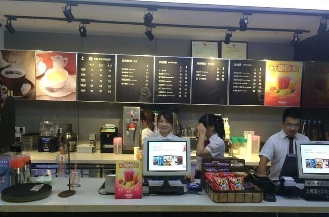 叮妈 网吧通宵营业,老板为何不赶走“蹭睡”的人?内行人道出“猫腻”