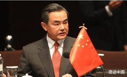 美国@2日内，我外交部4次回击，王毅发出东方强音，美的把戏可以歇歇了