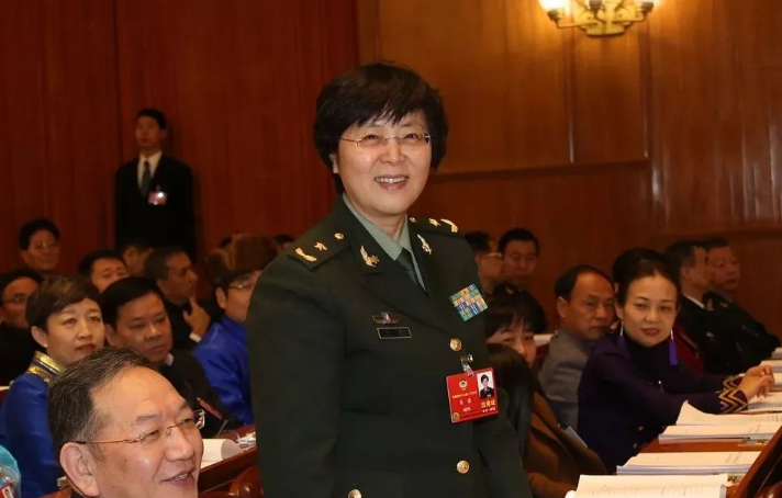 美国▲美国人风度全无，要求陈薇院士放弃疫苗，理由令专业人士发笑