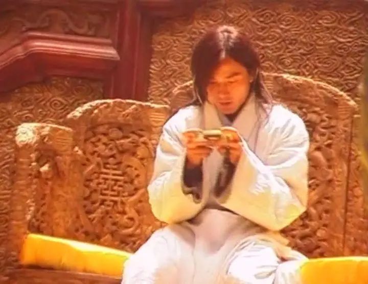 郑伊健|郑伊健罕见短发造型曝光，戴眼镜风度翩翩，颜值秒杀小鲜肉