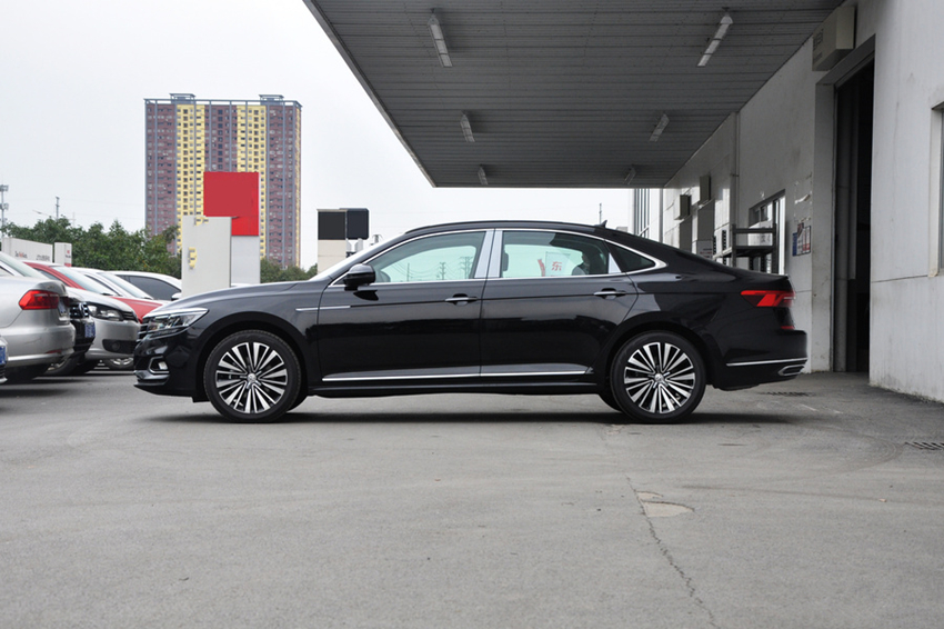 【大众汽车】大众连“尊严”都不要了！起步19万降到14.8万，30天卖15805辆